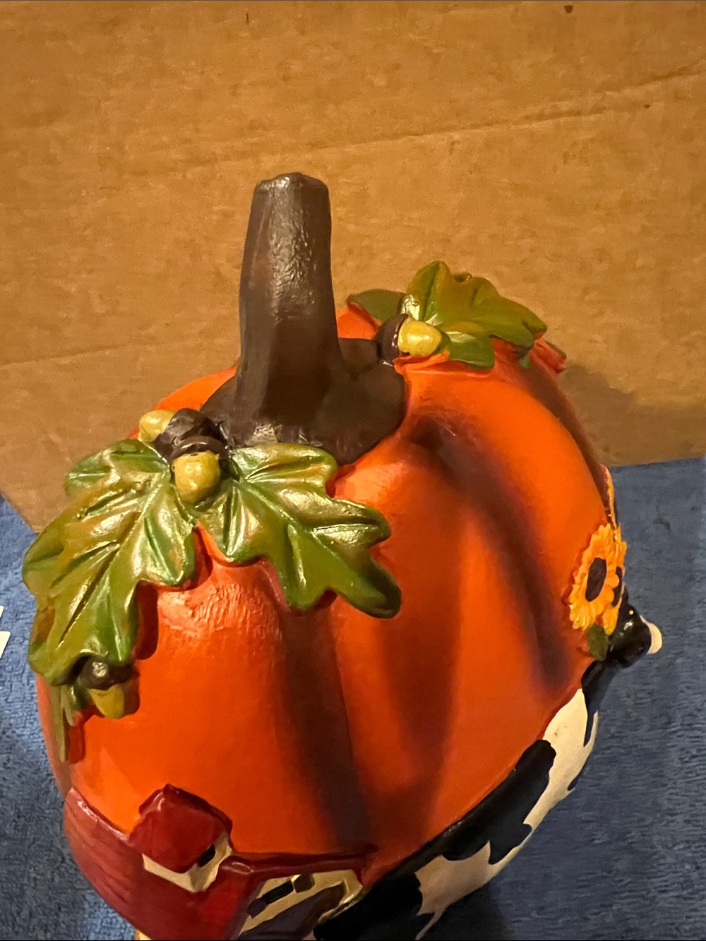 Farmhouse Pumpkin Figurine with Cow and Sunflowers - Orange - Picture 4 of 10